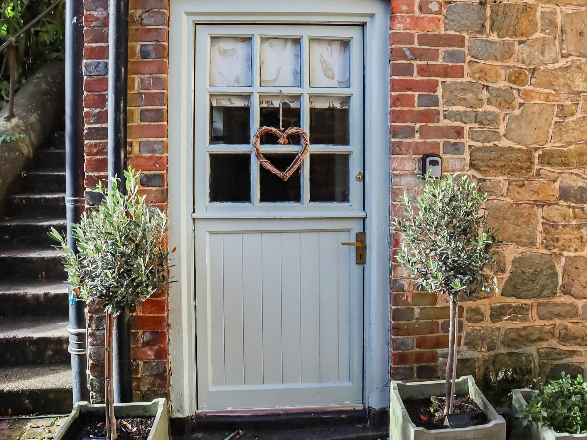 Cobblers Cottage Petworth Exterior photo